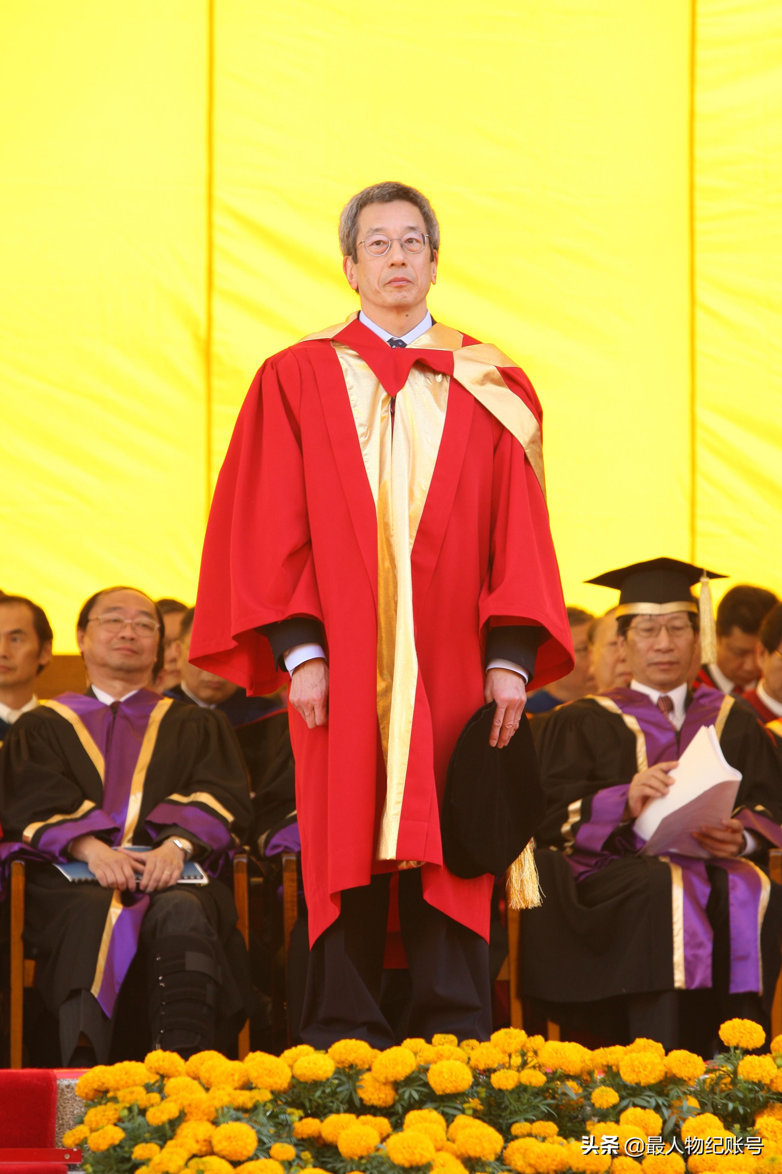 他是钱学森侄子，曾获诺贝尔化学奖，公开称和中国没任何关系