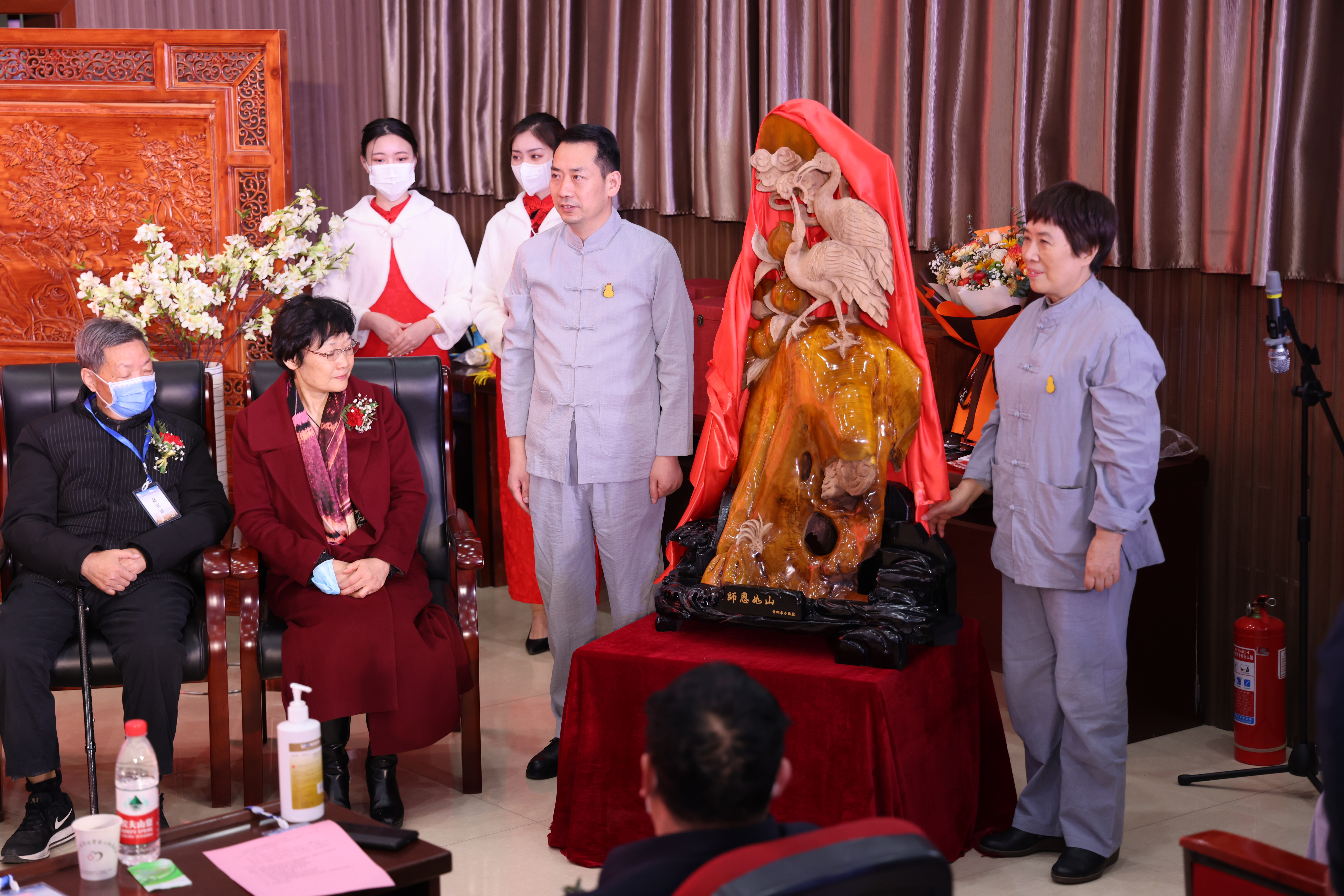 中原杏林喜事！国医大师张磊首届13名弟子出师