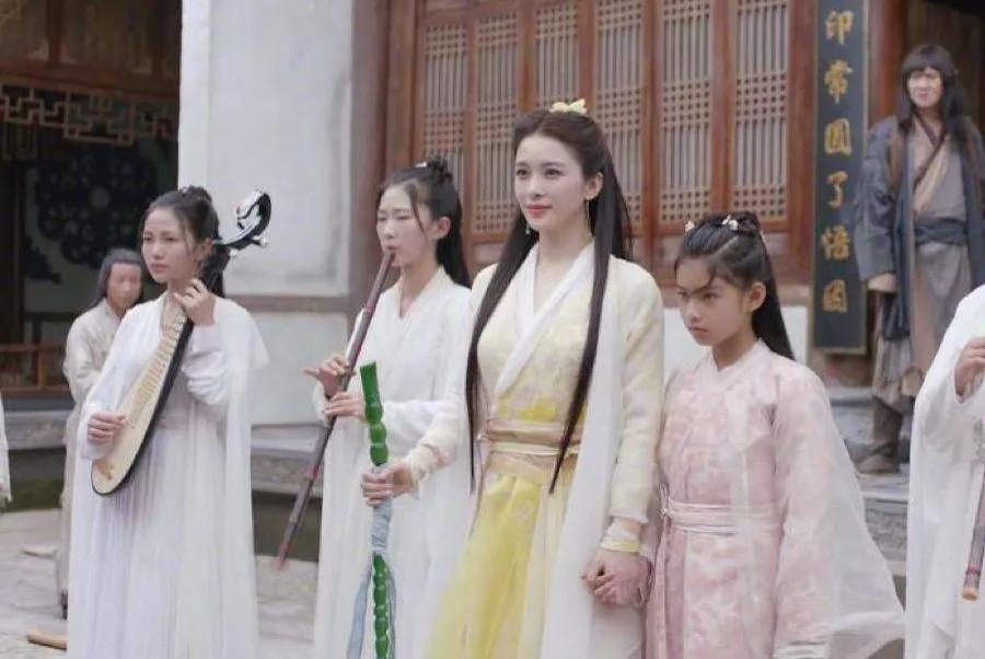 4版本“永恒的Tu Long Ji”黄色衬衫女性，大多数英雄陈琦，最美丽和最童话的赵赵