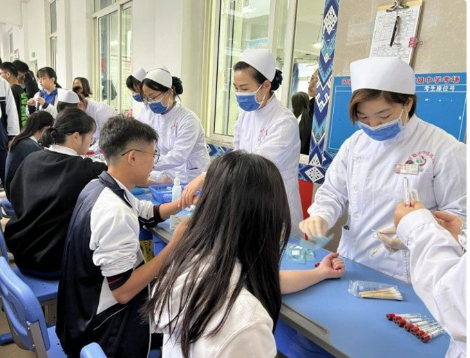 高考体检要“全部脱光”？学生们忐忑不已，医生：你以为我想看？