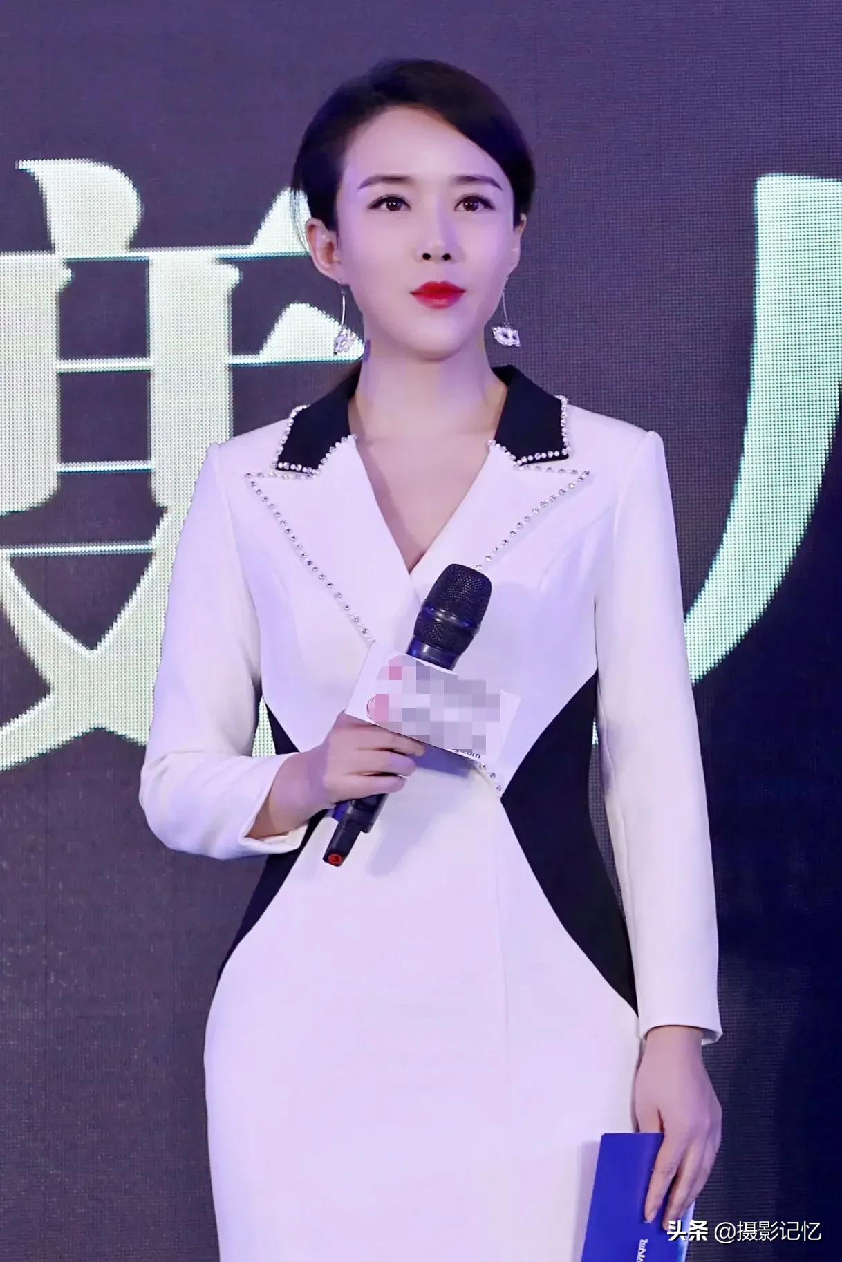 颜丹晨：貌美的才女