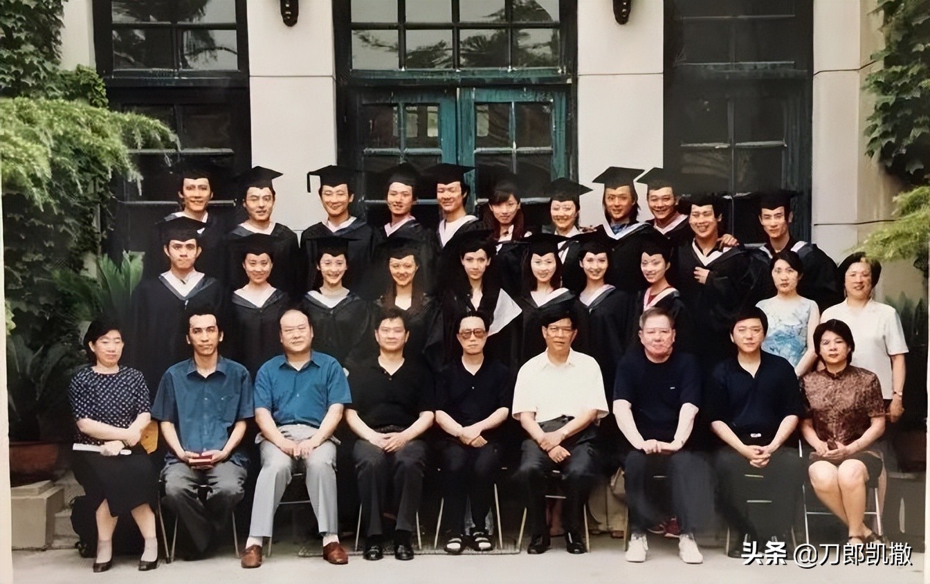 年轻时貌美如花，如今成了“村花”的代言人的九位女星