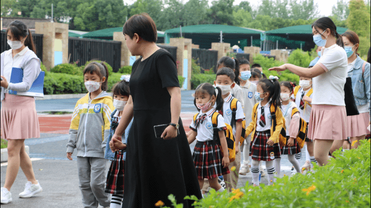 实验小学外国语学校与机关幼儿园携手开展幼小衔接交流体验活动