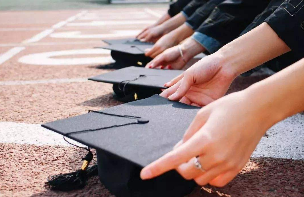 国内大学普遍被分为8档，学生考上第四档就算学霸，你在哪一档？