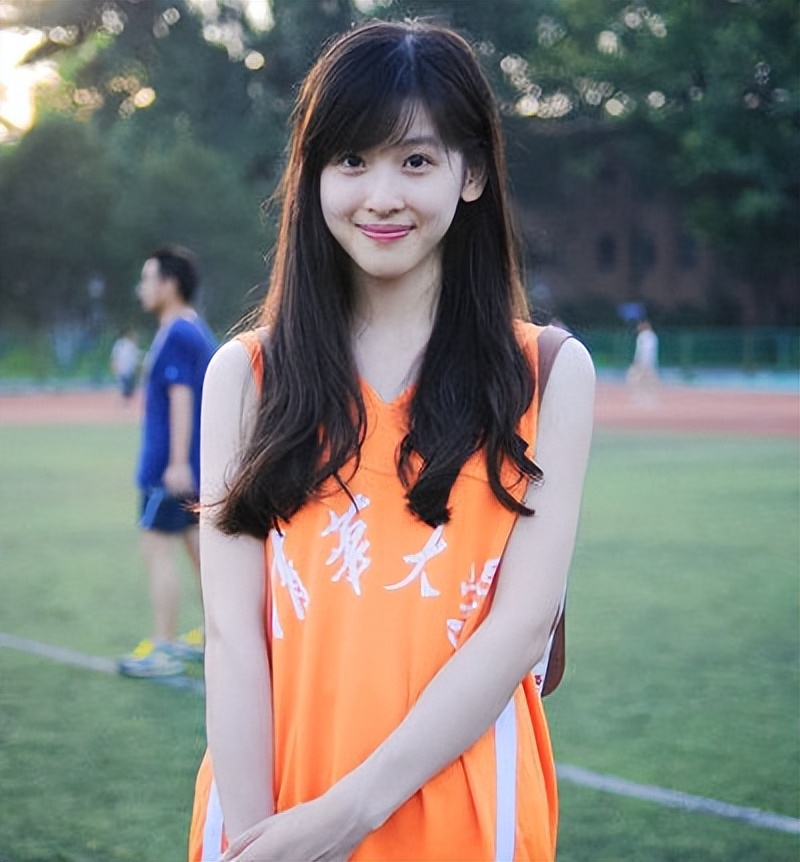 章泽天，嫁给刘强东7年，她的聪明让人刮目相看