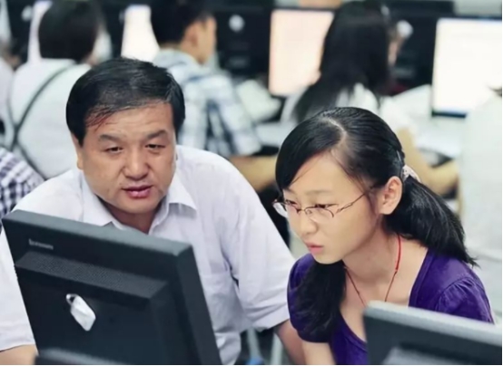 大学里最容易挂科的四个专业，熬夜是常事，找工作却很容易