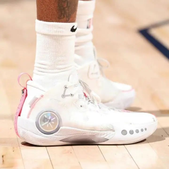 NBA季后赛球星上脚鞋款合集！竟还有獭兔一代？