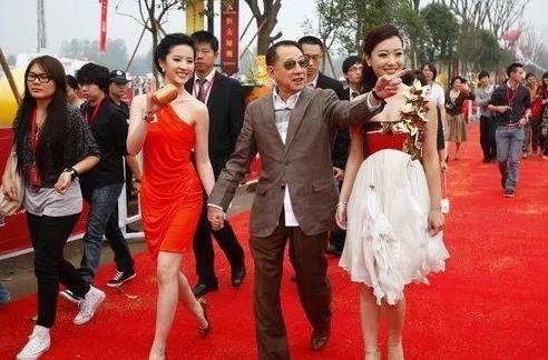 看了她们，才知道什么叫“自带清纯校花脸”，有些气质真是天生的