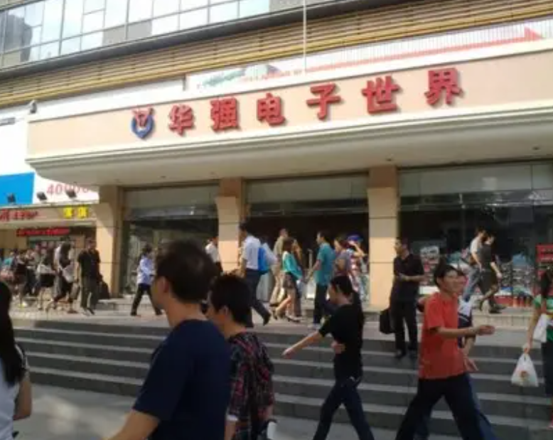 “山寨機鼻祖”陳金陵：負債千萬、妻子跑路，如今成破布爛衫乞丐