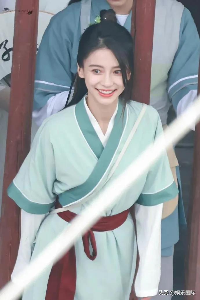 Baby节目中扮郭芙蓉 欧阳娜娜cos周芷若