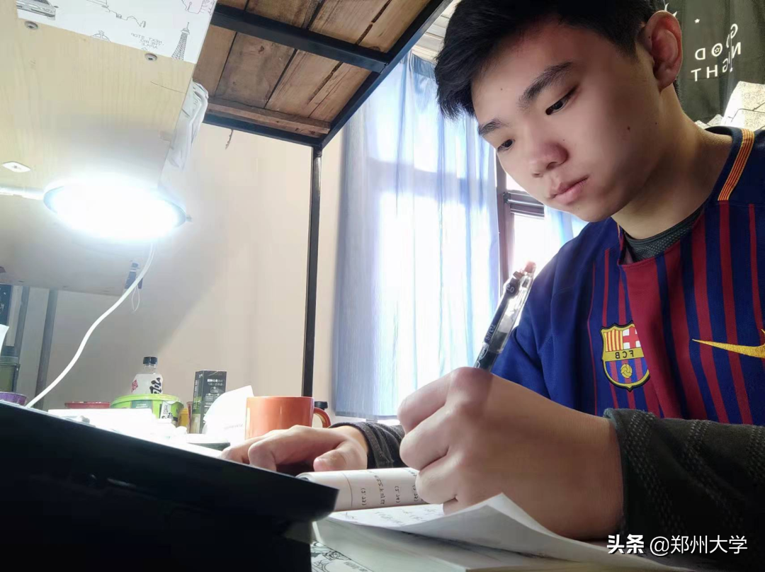 求是 担当 | 疫情防控中郑大学子的静气！