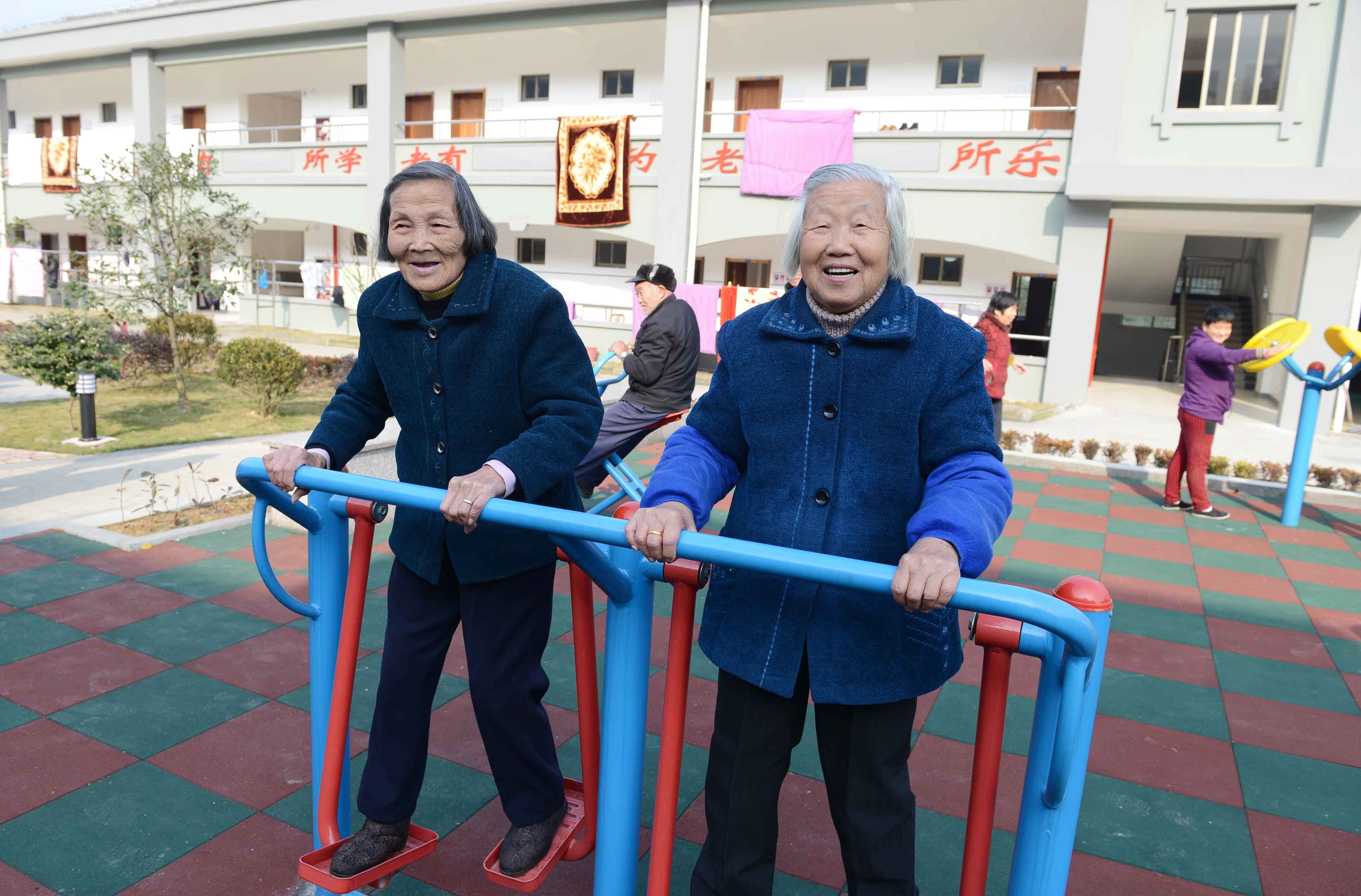 男60女55岁退休过时了？延迟退休真来了，但工龄退休却获得支持？