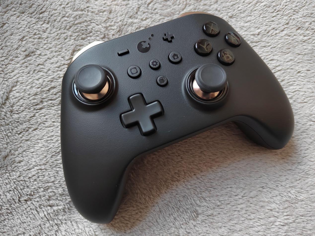 电磁摇杆、体感瞄准加全平台无缝切换，谷粒金刚2 Pro手柄体验