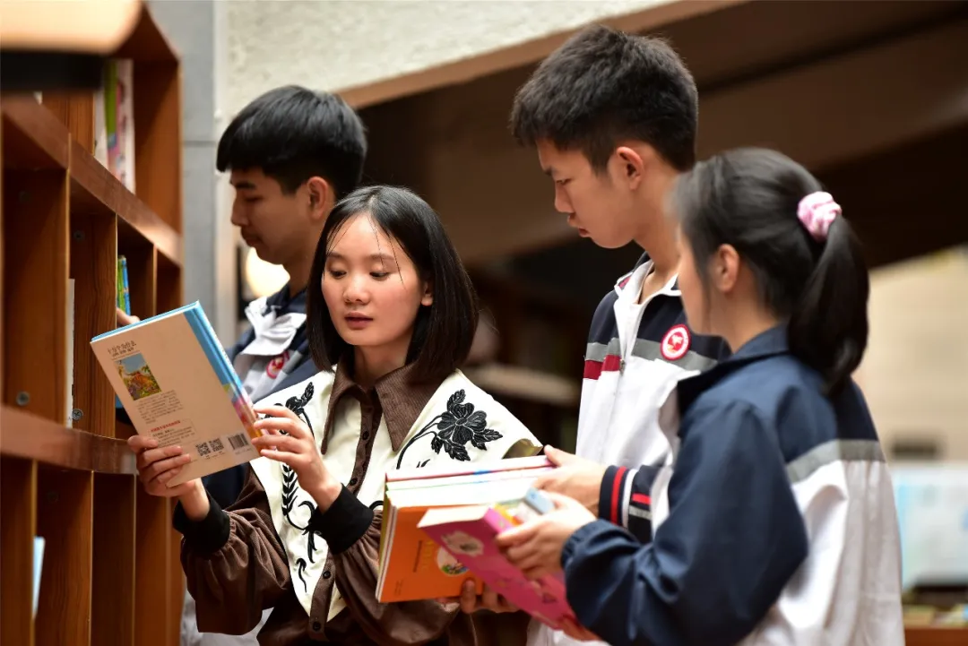 四川天府新区职业学校｜办精诚职校，育时代工匠