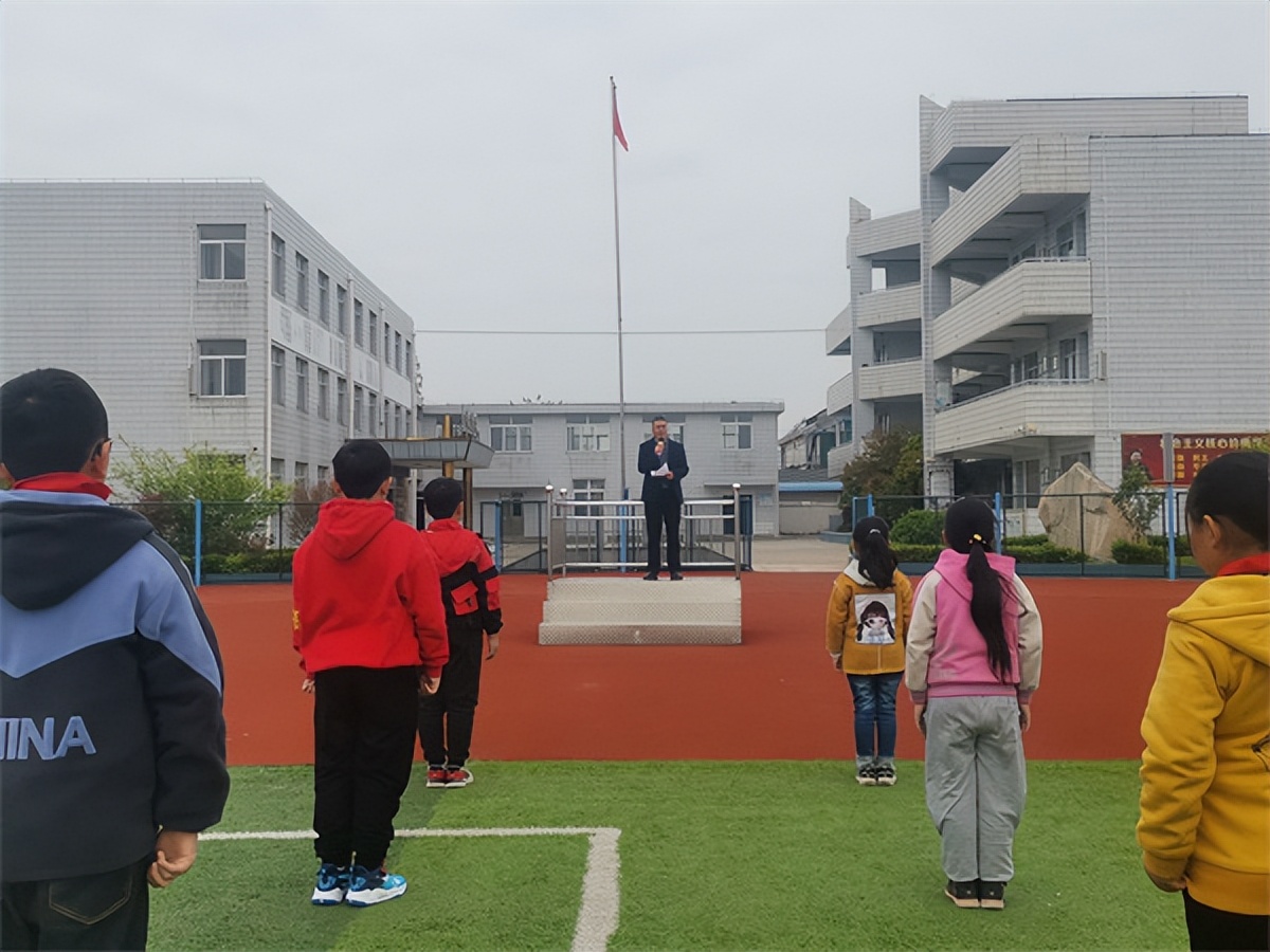 城东镇壮志小学:开展防恐防暴应急演练(图1)