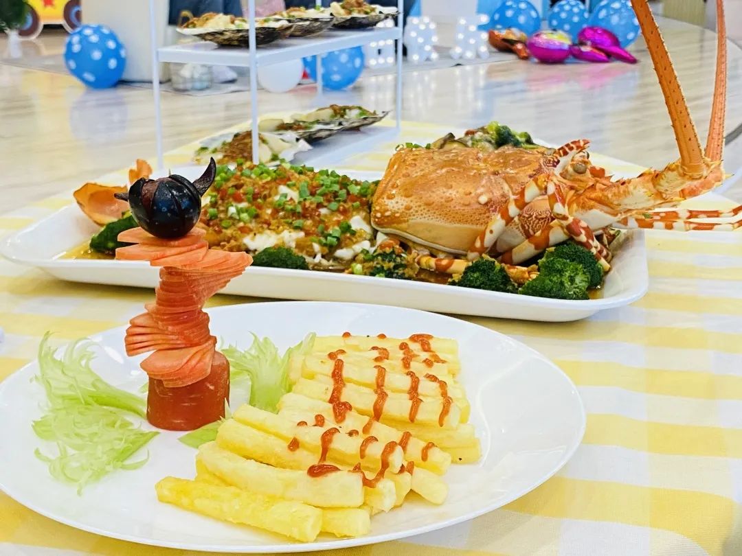 又是大龙虾、又是鲍鱼，被幼儿园的餐食馋哭了