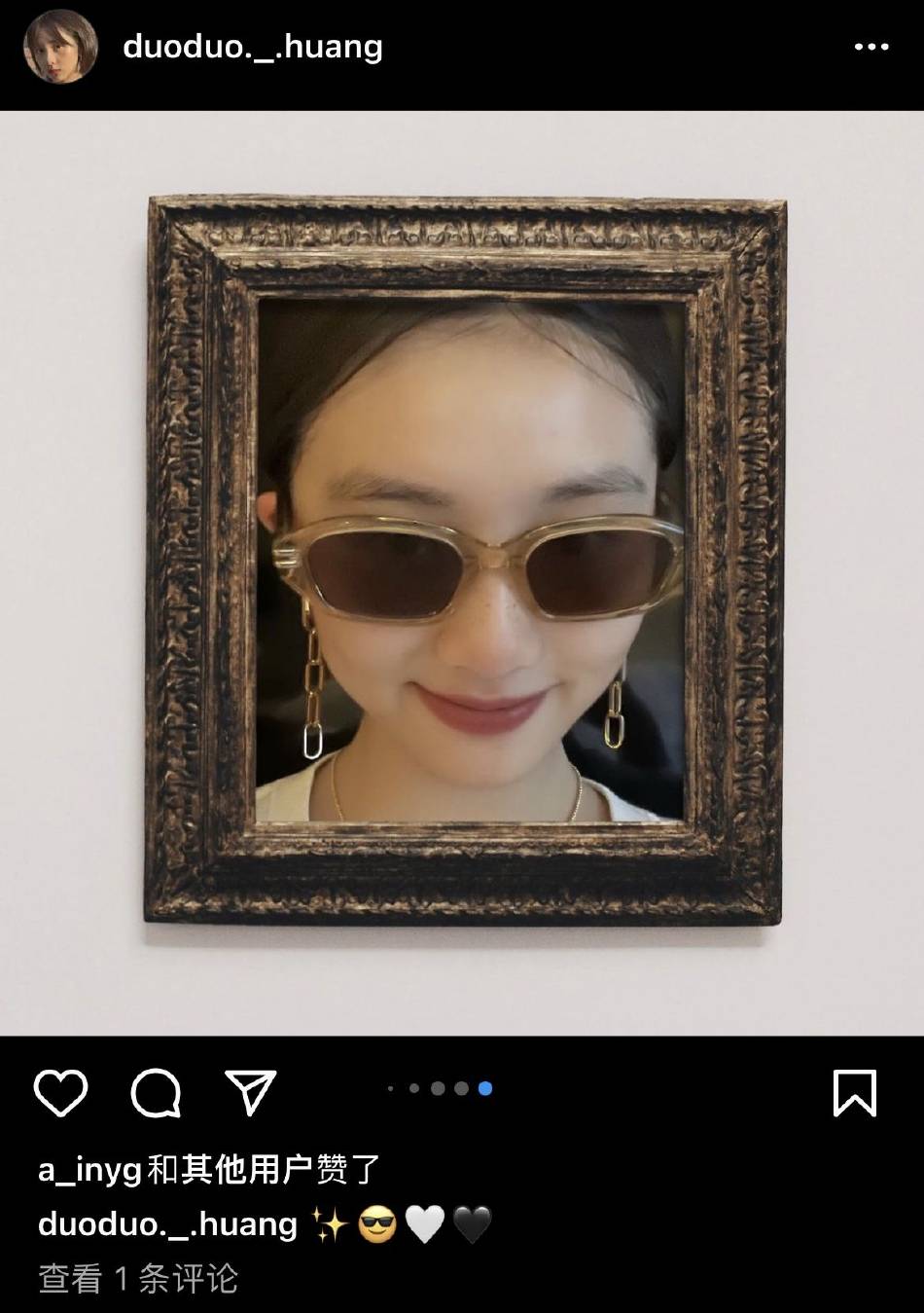 黄多多戴墨镜花式自拍，红唇吸睛美甲精致酷飒十足