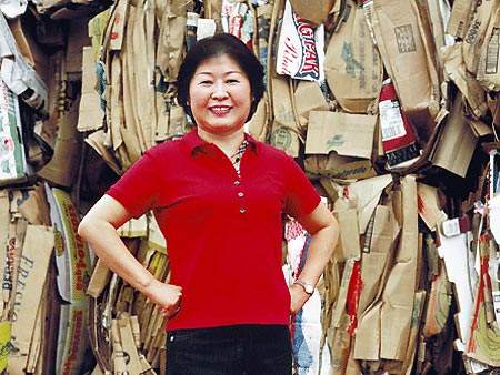 从收废品到女首富：张茵的白手起家创业之路