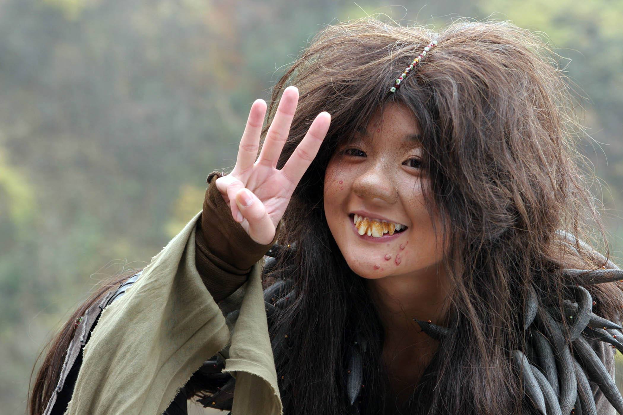 大龅牙、香肠嘴、丑到认不出！这9位扮丑的演员真让人“恶心”