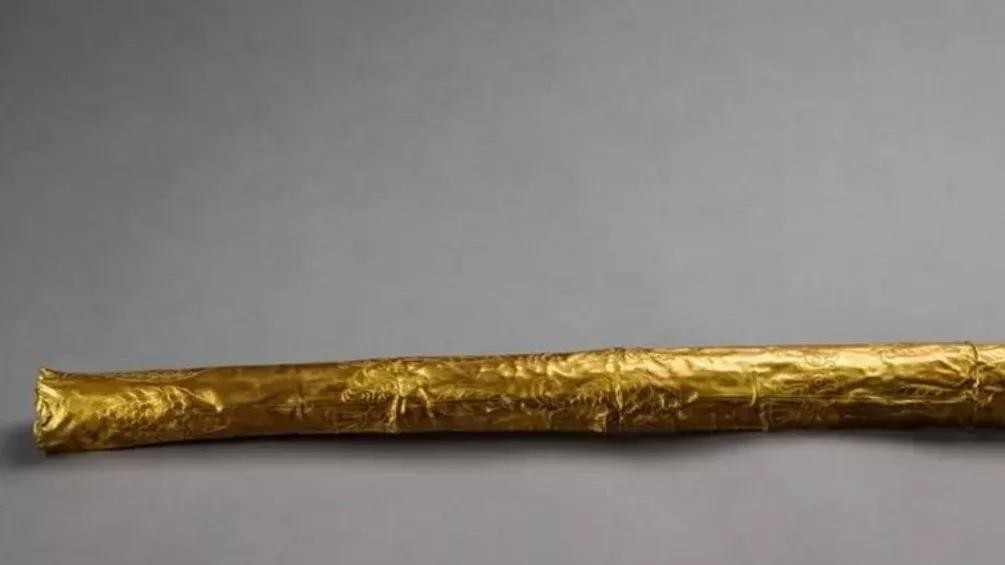 70年代，拾荒老人捡7斤铁棍，熔炼后卖了1.2万，专家：这是国宝