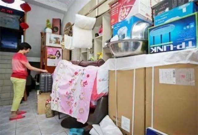 上海马路上的“豪宅”：要6套房加一块宅基地才肯拆，14年后搬走