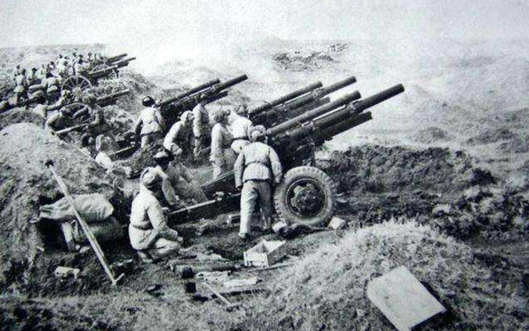 毛主席被胡宗南围困，距离不到500米，生死之际出奇兵，谁来了？