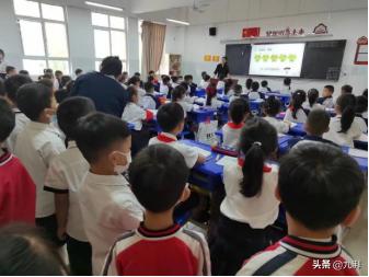 南阳市第二完全学校幼儿园:参观小学初体验(图5)