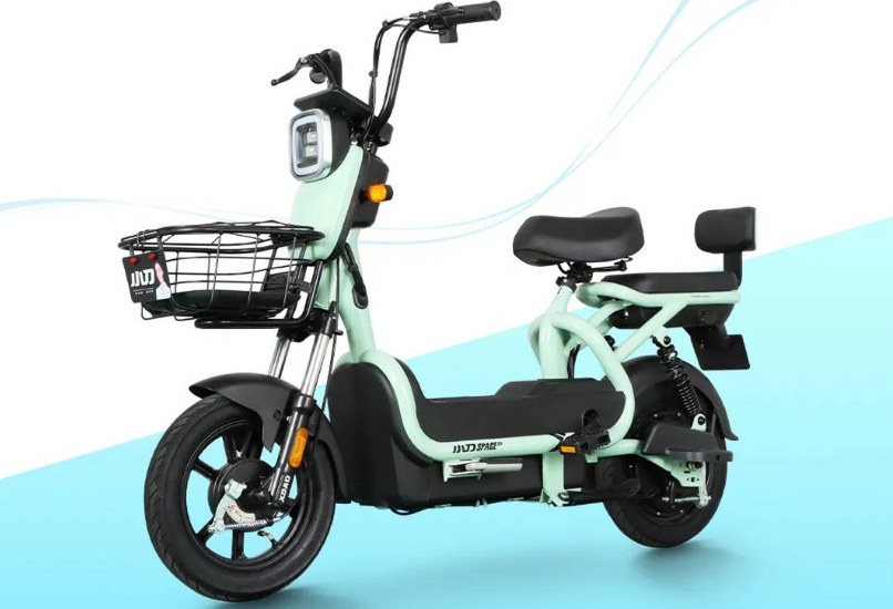 这款车型相比于雅迪的豪华款外观,这款车型的外观配置会比较简约,但是