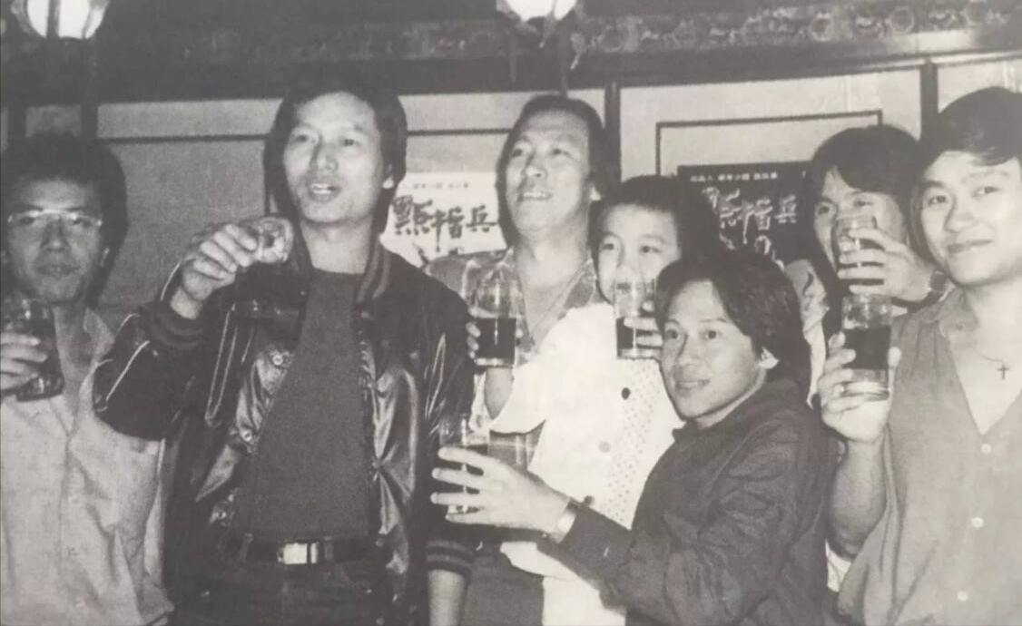 暴龍哥 鄭中基 父親被稱為樂壇教父 因醉酒打人被fbi逮捕 天天看點