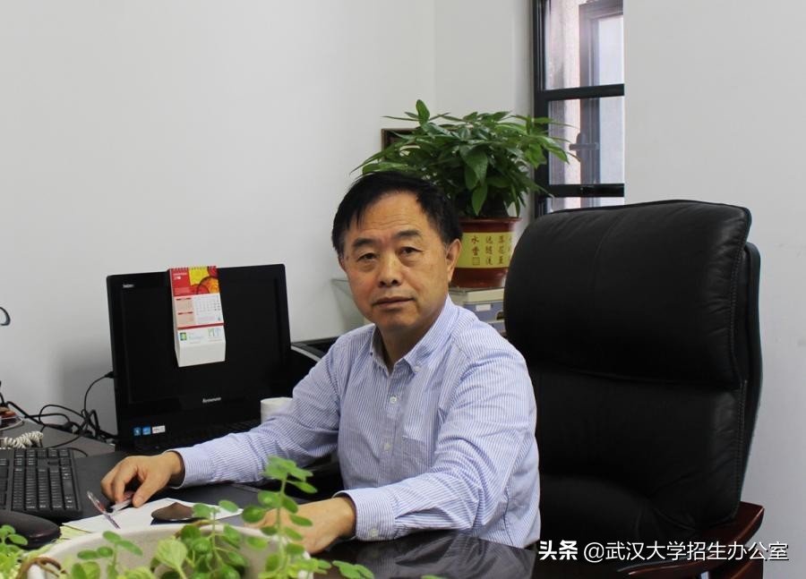省委省政府批准！湖北这位教授入选重磅名单，人社厅副厅长颁奖！全省仅10人