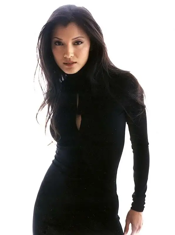 华裔女星胡凯莉在《红色警戒》和《蝎子王》中都有精彩的表现