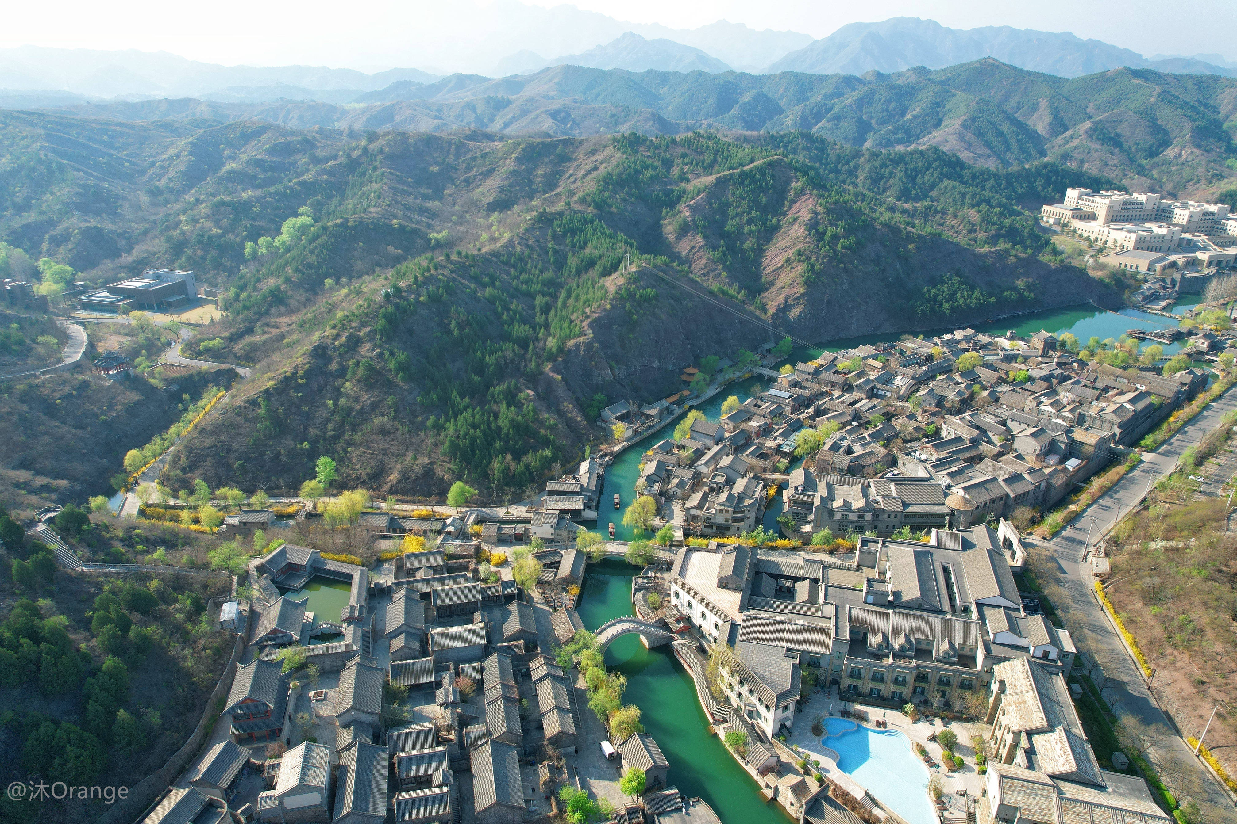 北京自驾2h春日漫游计划：踏青古北水镇，赏万亩梨花满园