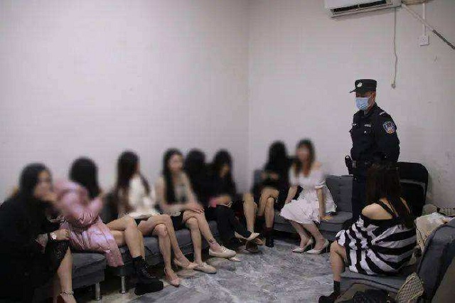 重庆最牛女黑老大，靠漂亮脸蛋盘踞重庆15年为害一方，手段残忍