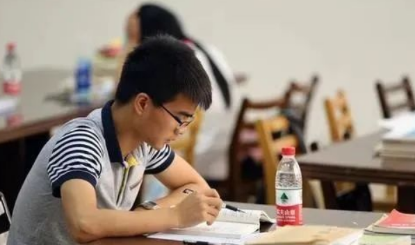 湖北4所高校害人不浅，毕业证书如同废纸，已被官方下场点名