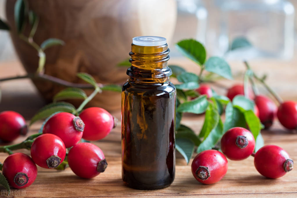 女人30岁以后，精简护肤只用3品，皮肤照样水嫩有光泽