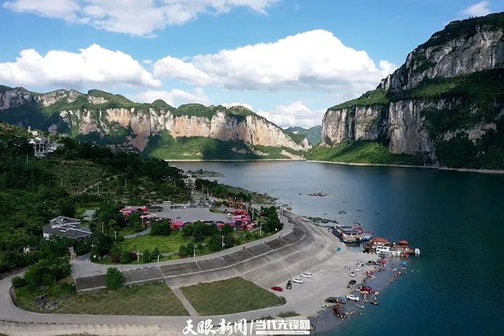 《贵州日报》刊登乾兴平文章