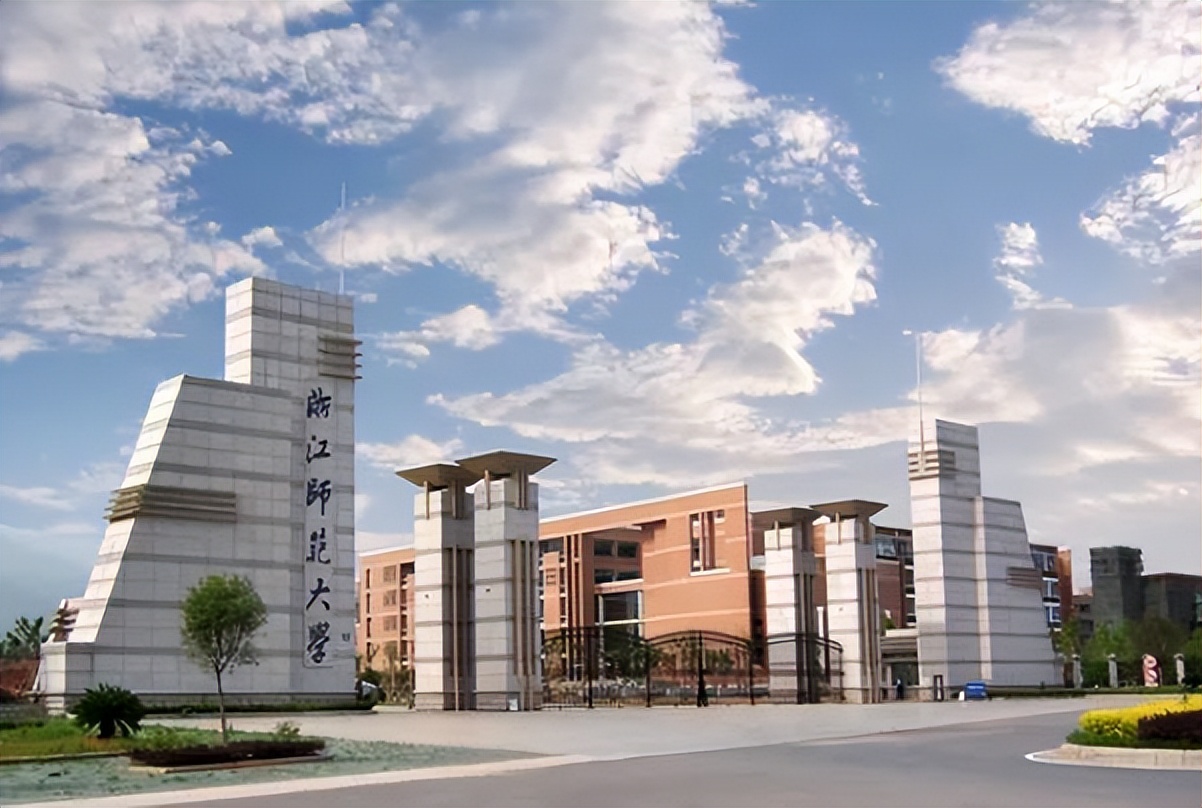 榜首一直很稳定,是国内师范大学的"领头羊",985高校北京师范大学.