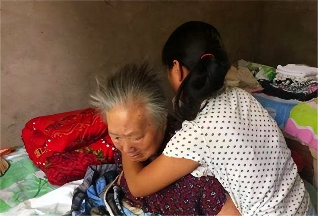 18年孙女高考成绩47分,爷爷请求复查考卷,原因竟是为减轻家庭负担