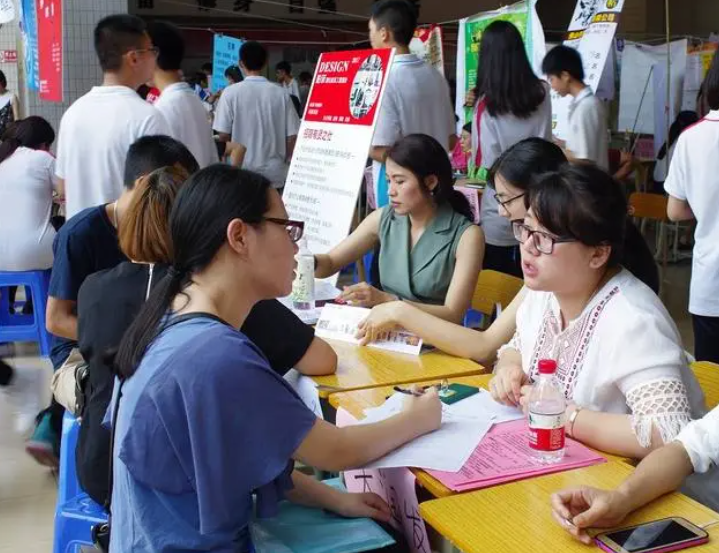 听起来像公务员，但这4个岗位其实都是“临时工”，报考还需谨慎