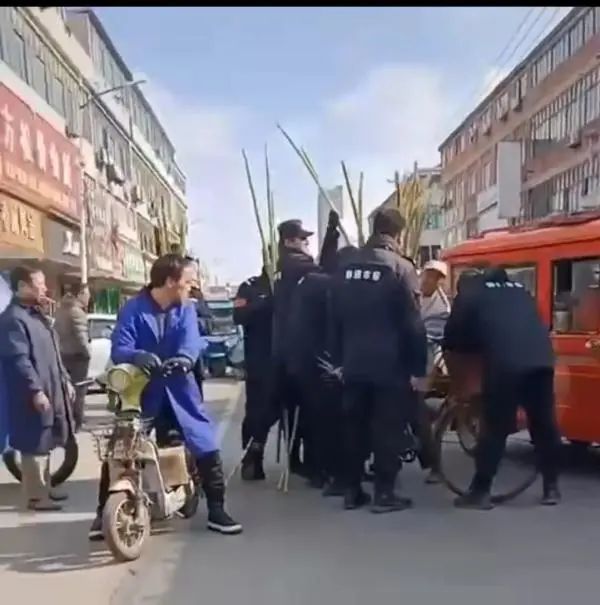 “強奪老人甘蔗”涉事公司：是正常管理流動攤販，視頻斷章取義，已報警