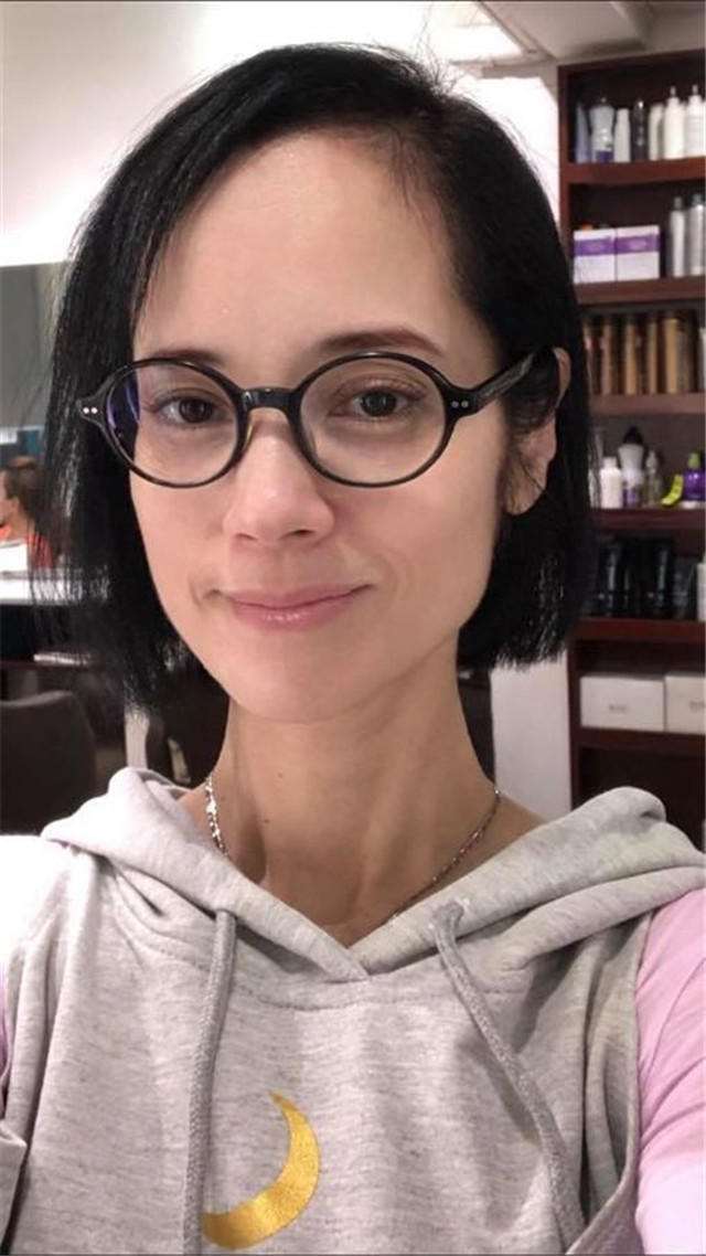 曾经风光，如今落魄的9位女星，有人向粉丝借钱，有人捡菜叶充饥
