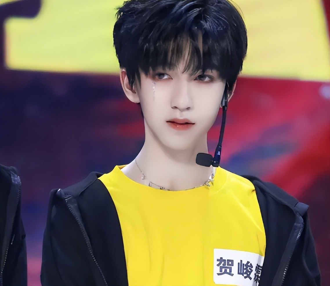 中传艺考成绩流出，时代少年团贺峻霖成绩不俗，不愧是学生的榜样