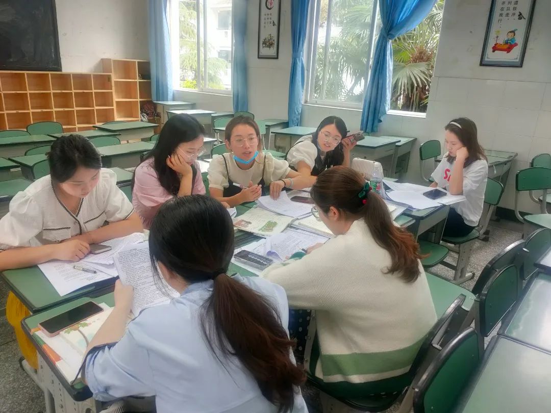 成都市双流区记黄龙溪学校一二年级语文组教坛新秀说课活动