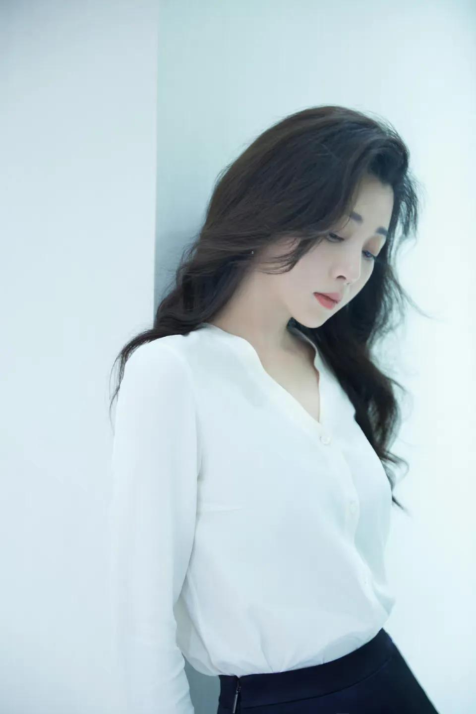 明星系列：印象中殷桃出演的都是家庭妇女角色，现实中依然那么美