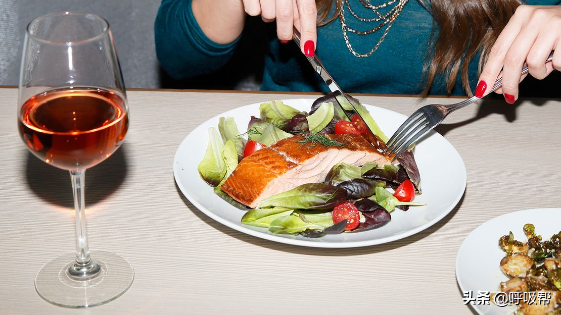 晚餐適當喝點紅酒，可以降低患糖尿病風險