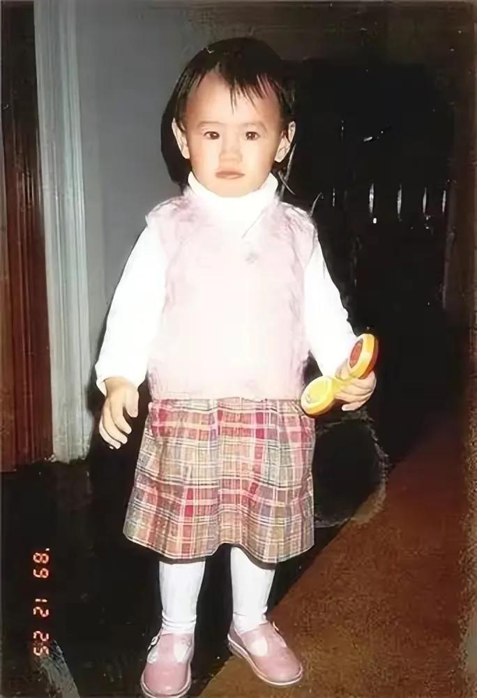 梁洛施：为李泽楷生3子，拿40亿分手费，直言喜欢又肥又矮的男人