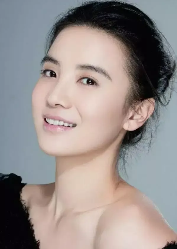 请欣赏50位明星的甜美微笑