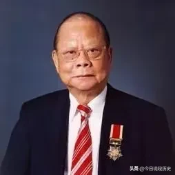 创立了金利来领带品牌(靠6000元做领带起家，被人尊称领带大王)