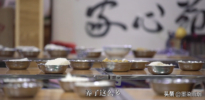 东北体育老师半生未婚，却被120个孩子叫爸爸，媒体跟踪报道12年