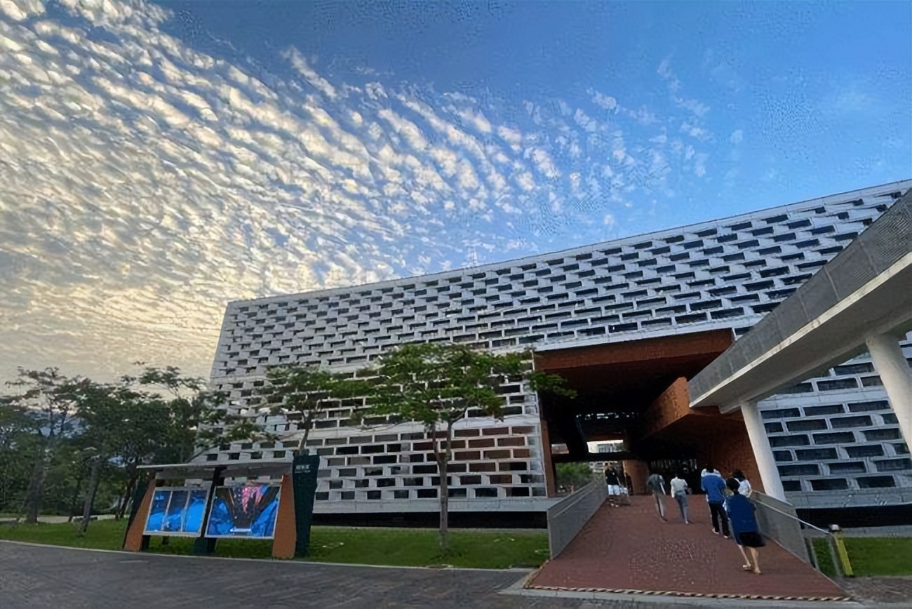 高考学子心中“最满意”的大学排行，清华仅排第三，跟想象不一样